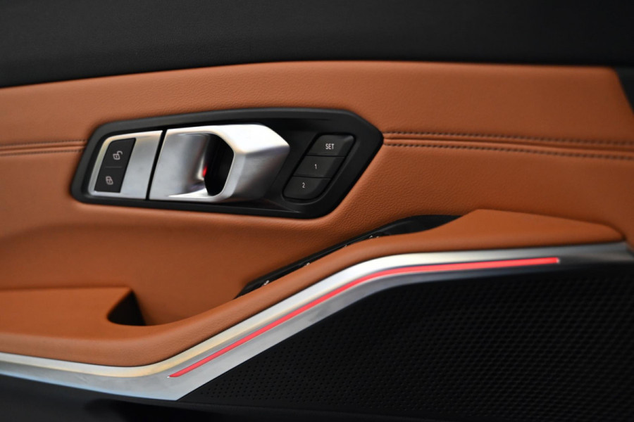 BMW 3 Serie Touring 320i High Executive Edition - Adaptive Cruise Control - Memory - Panoramadak - El. Trekhaak - Dashboard Leder