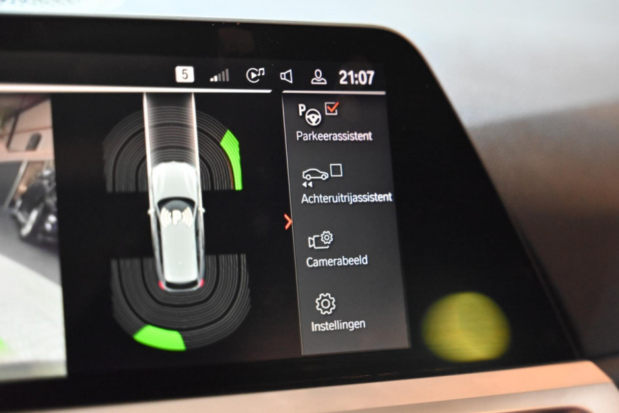 BMW 3 Serie Touring 320i High Executive Edition - Adaptive Cruise Control - Memory - Panoramadak - El. Trekhaak - Dashboard Leder