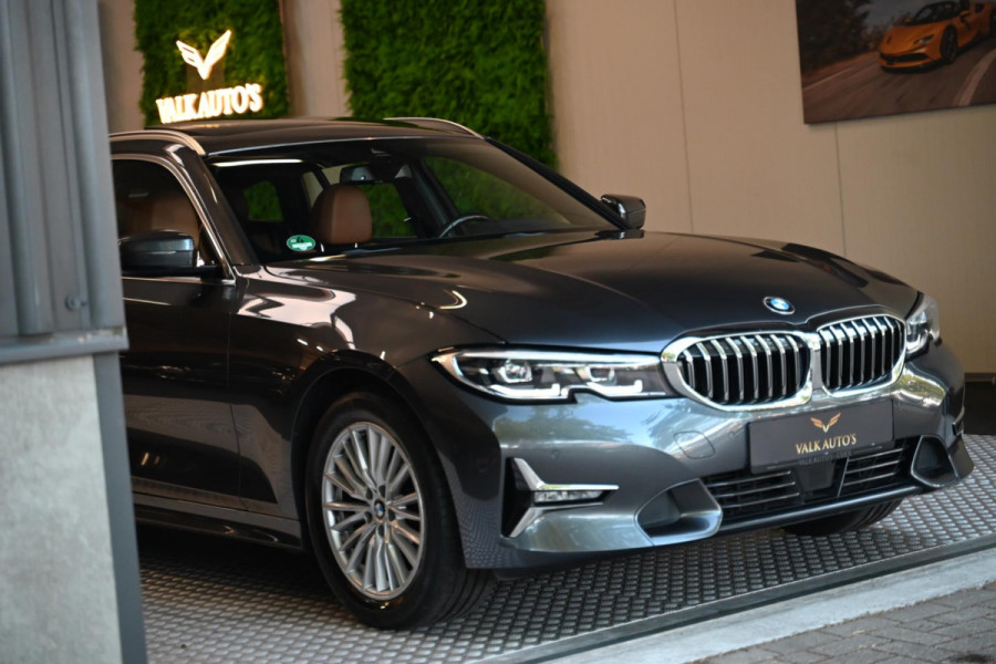BMW 3 Serie Touring 320i High Executive Edition - Adaptive Cruise Control - Memory - Panoramadak - El. Trekhaak - Dashboard Leder