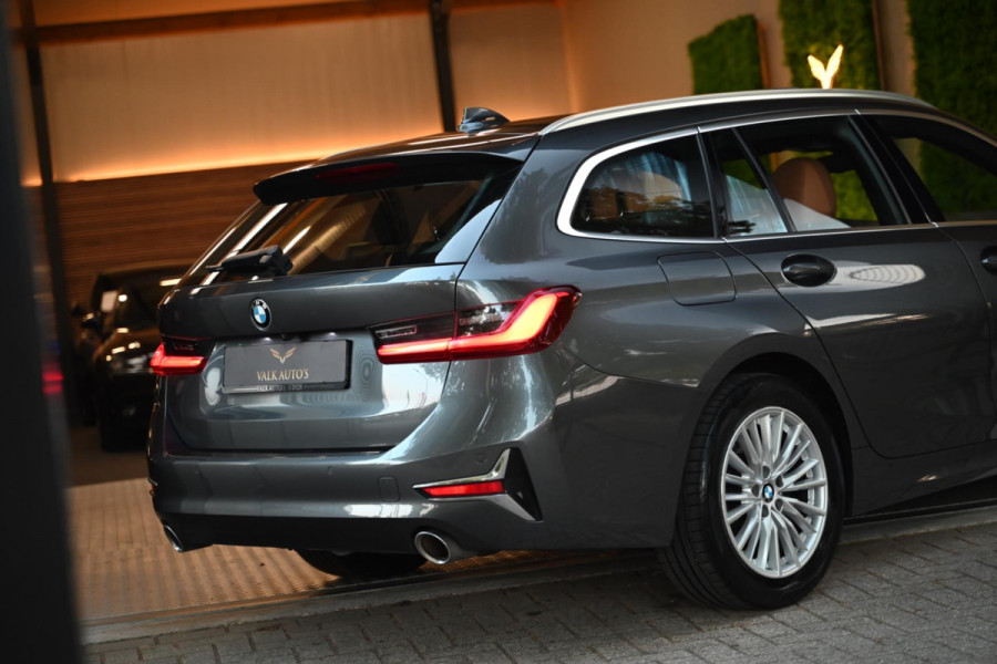 BMW 3 Serie Touring 320i High Executive Edition - Adaptive Cruise Control - Memory - Panoramadak - El. Trekhaak - Dashboard Leder