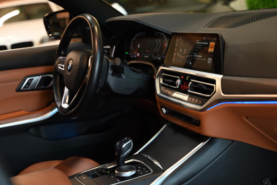BMW 3 Serie Touring 320i High Executive Edition - Adaptive Cruise Control - Memory - Panoramadak - El. Trekhaak - Dashboard Leder