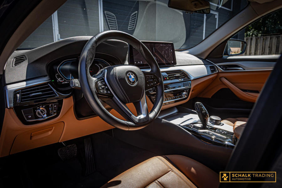 BMW 5 Serie Touring 530e xDrive High Executive|Camera|Dealer
