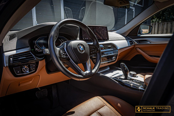 BMW 5 Serie Touring 530e xDrive High Executive|Camera|Dealer