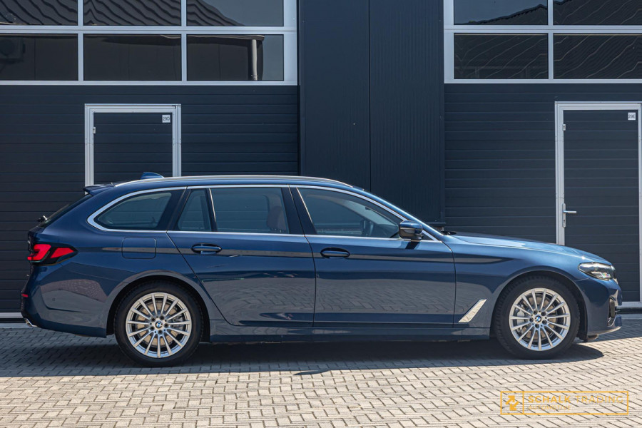BMW 5 Serie Touring 530e xDrive High Executive|Camera|Dealer