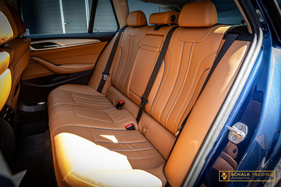 BMW 5 Serie Touring 530e xDrive High Executive|Camera|Dealer