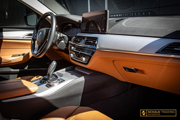 BMW 5 Serie Touring 530e xDrive High Executive|Camera|Dealer