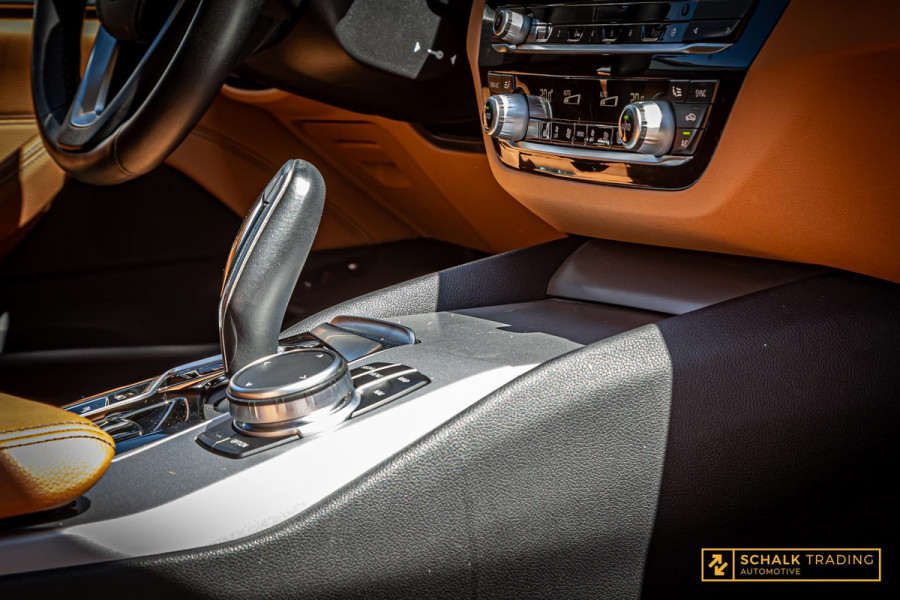 BMW 5 Serie Touring 530e xDrive High Executive|Camera|Dealer