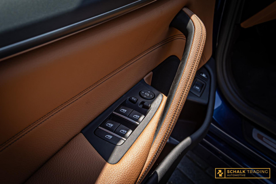 BMW 5 Serie Touring 530e xDrive High Executive|Camera|Dealer