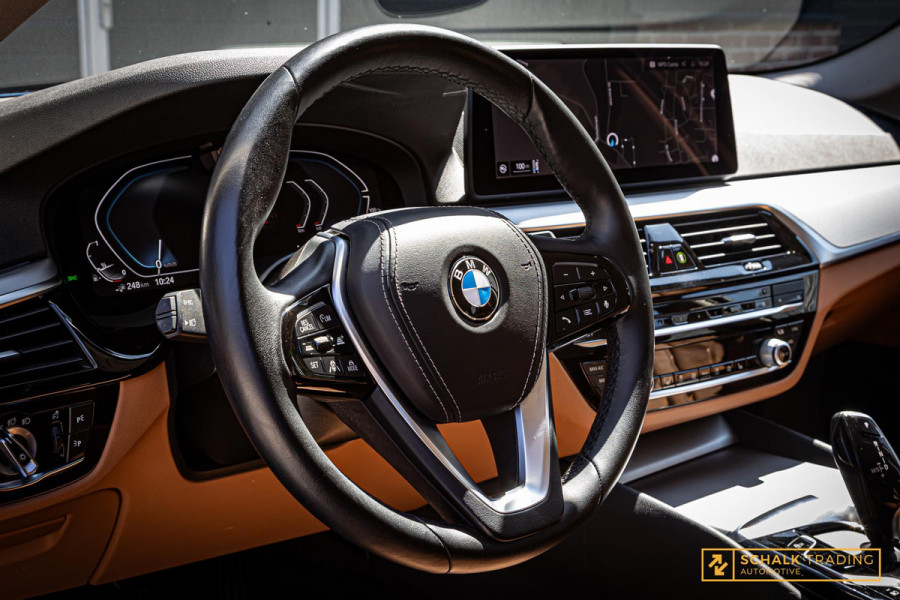 BMW 5 Serie Touring 530e xDrive High Executive|Camera|Dealer
