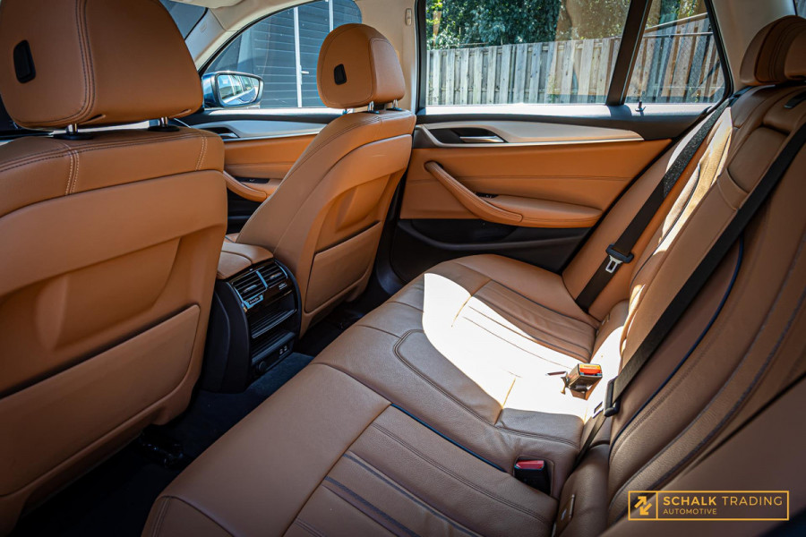 BMW 5 Serie Touring 530e xDrive High Executive|Camera|Dealer