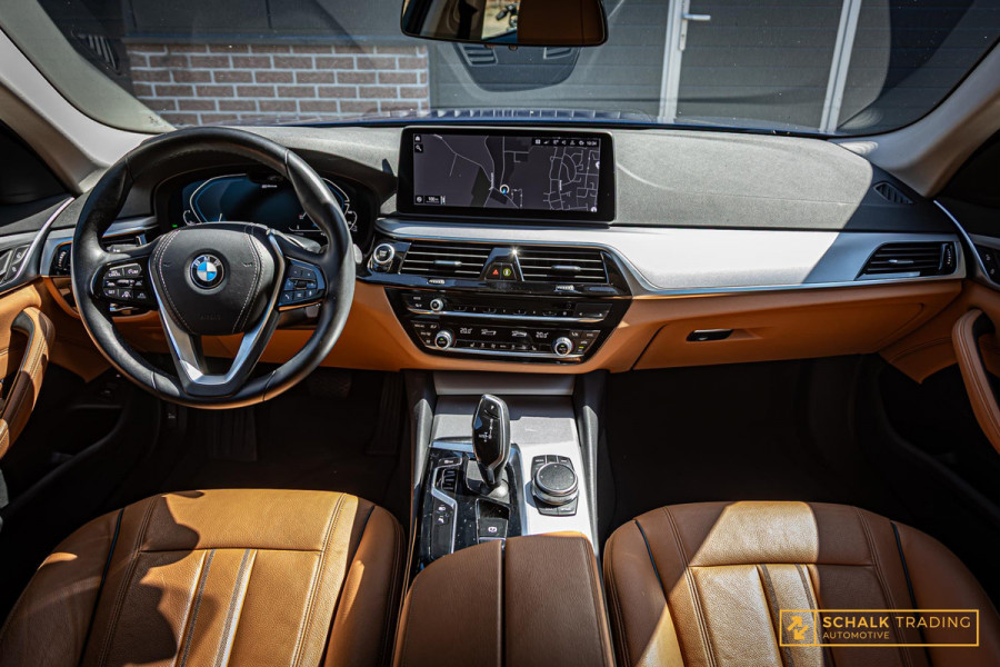 BMW 5 Serie Touring 530e xDrive High Executive|Camera|Dealer