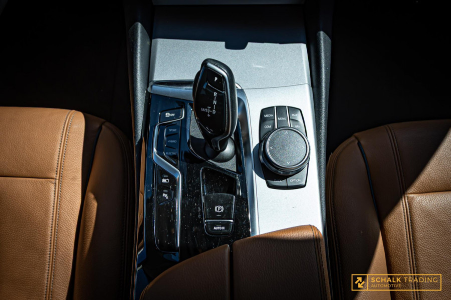 BMW 5 Serie Touring 530e xDrive High Executive|Camera|Dealer