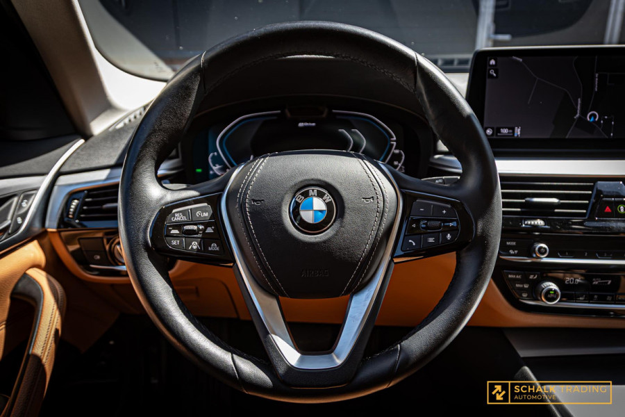 BMW 5 Serie Touring 530e xDrive High Executive|Camera|Dealer