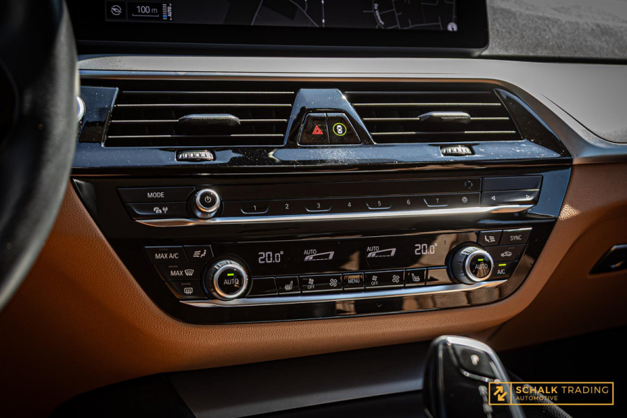 BMW 5 Serie Touring 530e xDrive High Executive|Camera|Dealer