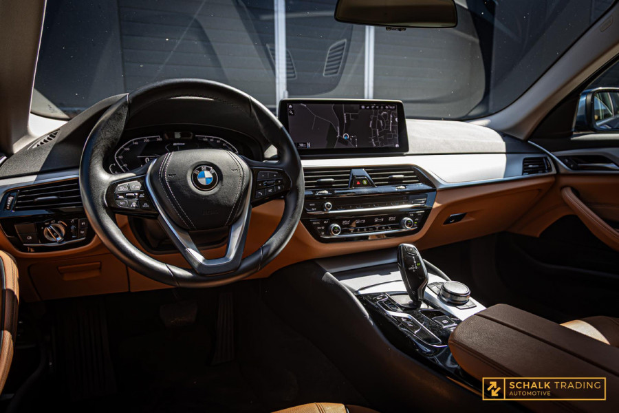BMW 5 Serie Touring 530e xDrive High Executive|Camera|Dealer