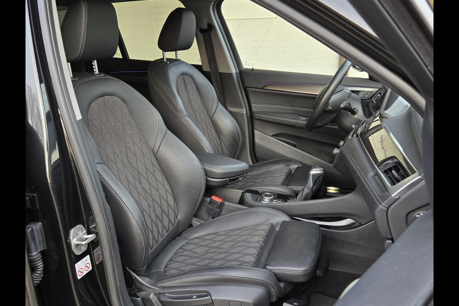 BMW X1 xDrive25e X Line | SPORTSTOELEN | NAVIGATIE PLUS | CAMERA | TREKHAAK | STOELVERWARMING | HEAD UP |