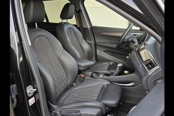 BMW X1 xDrive25e X Line | SPORTSTOELEN | NAVIGATIE PLUS | CAMERA | TREKHAAK | STOELVERWARMING | HEAD UP |