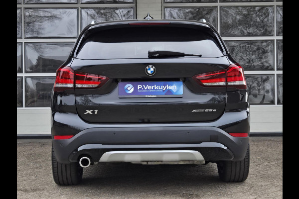 BMW X1 xDrive25e X Line | SPORTSTOELEN | NAVIGATIE PLUS | CAMERA | TREKHAAK | STOELVERWARMING | HEAD UP |