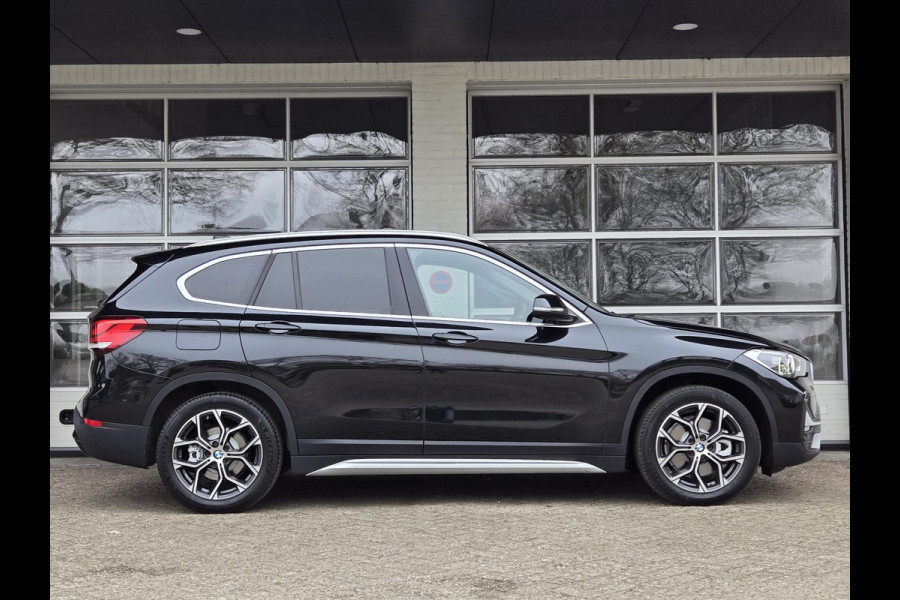 BMW X1 xDrive25e X Line | SPORTSTOELEN | NAVIGATIE PLUS | CAMERA | TREKHAAK | STOELVERWARMING | HEAD UP |