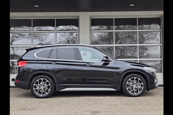 BMW X1 xDrive25e X Line | SPORTSTOELEN | NAVIGATIE PLUS | CAMERA | TREKHAAK | STOELVERWARMING | HEAD UP |