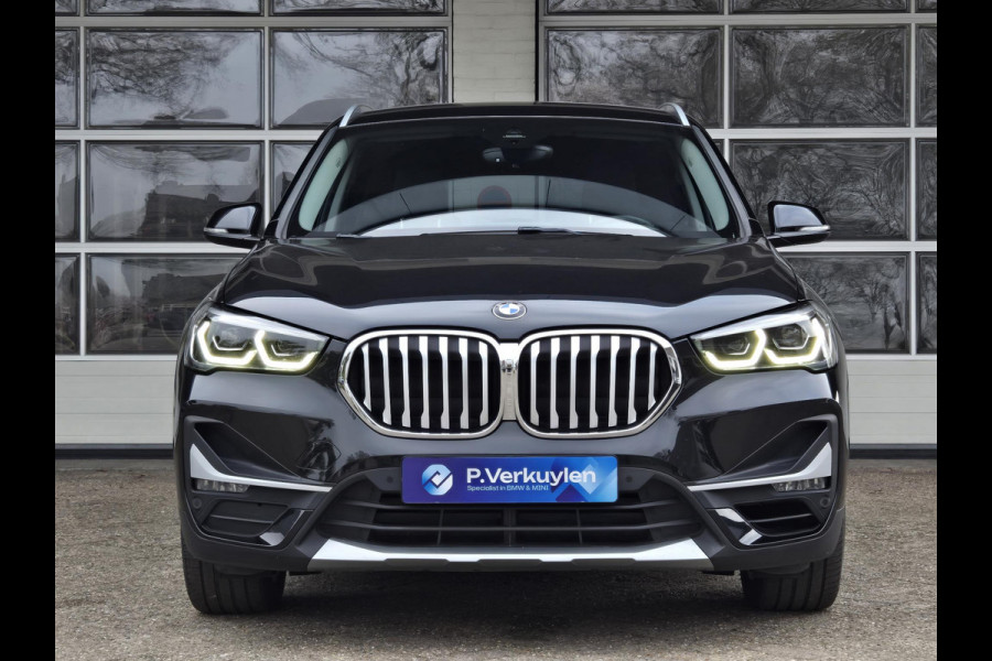 BMW X1 xDrive25e X Line | SPORTSTOELEN | NAVIGATIE PLUS | CAMERA | TREKHAAK | STOELVERWARMING | HEAD UP |