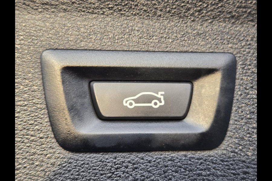 BMW X1 xDrive25e X Line | SPORTSTOELEN | NAVIGATIE PLUS | CAMERA | TREKHAAK | STOELVERWARMING | HEAD UP |