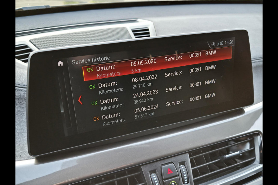 BMW X1 xDrive25e X Line | SPORTSTOELEN | NAVIGATIE PLUS | CAMERA | TREKHAAK | STOELVERWARMING | HEAD UP |