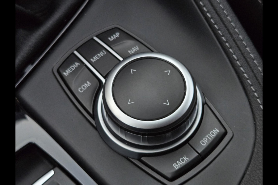 BMW X1 xDrive25e X Line | SPORTSTOELEN | NAVIGATIE PLUS | CAMERA | TREKHAAK | STOELVERWARMING | HEAD UP |