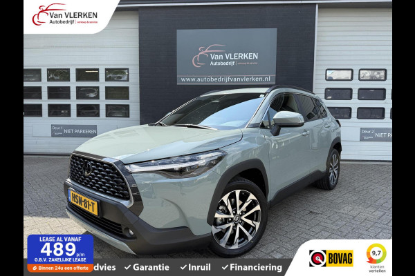Toyota Corolla Cross Hybrid 140 Dynamic ook in kleur zwart en blauw