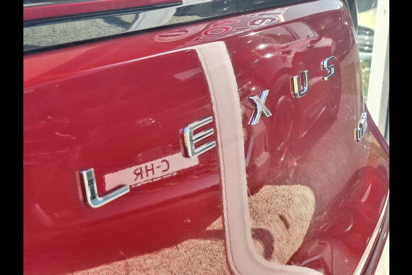 Lexus LBX 1.5 Comfort & Safety Pack | Dodehoekherkenning, Parkeersensoren, Keyless, Stoelverwarming