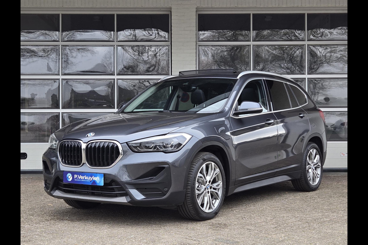 BMW X1 XDRIVE25E SPORT LINE | SPORTSTOELEN | PANORAMA | CAMERA | KEYLESS | BMW X1 XDRIVE25E SPORT LINE | SPORTSTOELEN | PANORAMA | CAMERA | KEYLESS |