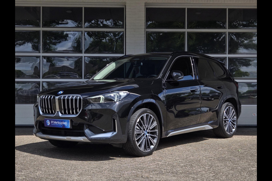 BMW X1 XDRIVE30E X LINE | LEDER | 20 INCH LM VELGEN | CAMERA | TREKHAAK |