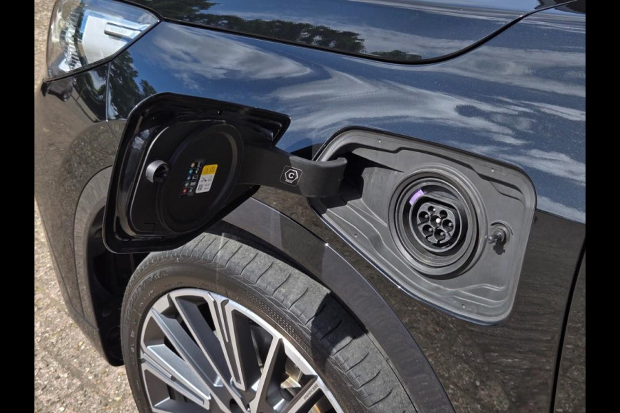 BMW X1 XDRIVE30E X LINE | LEDER | 20 INCH LM VELGEN | CAMERA | TREKHAAK |