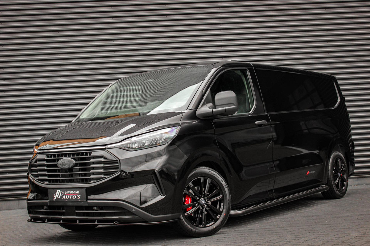 Ford Transit Custom 300 2.0 TDCI L2H1 AUTOMAAT 136PK JB-EDITION / FULL BLACK / APPLE CARPLAY / 3-ZITS / MY2024 / DIRECT RIJDEN Ford Transit Custom 300 2.0 TDCI L2H1 AUTOMAAT 136PK JB-EDITION / FULL BLACK / APPLE CARPLAY / 3-ZITS / MY2024 / DIRECT RIJDEN
