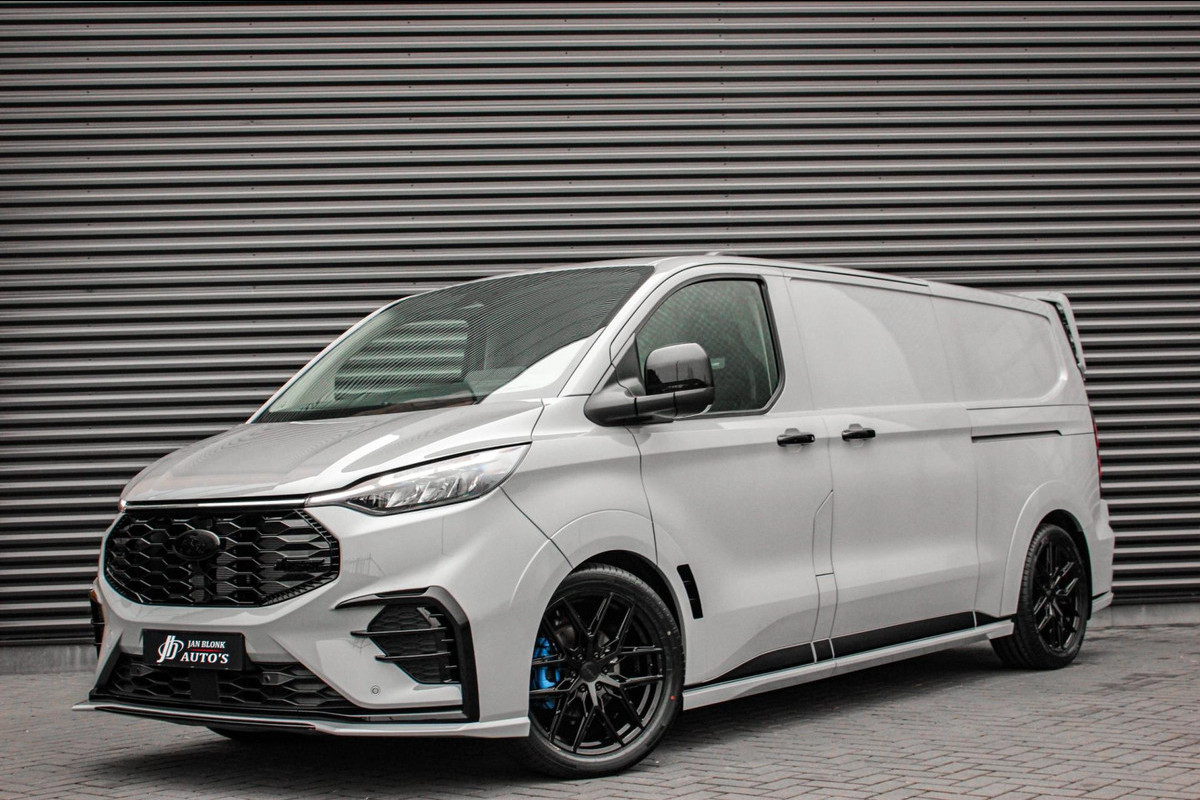 Ford Transit Custom 320 2.0 TDCI L2H1 MS-RT 2024 BPM VRIJ / KUIPSTOELEN / NAVIGATIE / UNIEK / GREY MATTER / APPLE CARPLAY / FULL Ford Transit Custom 320 2.0 TDCI L2H1 MS-RT 2024 BPM VRIJ / KUIPSTOELEN / NAVIGATIE / UNIEK / GREY MATTER / APPLE CARPLAY / FULL