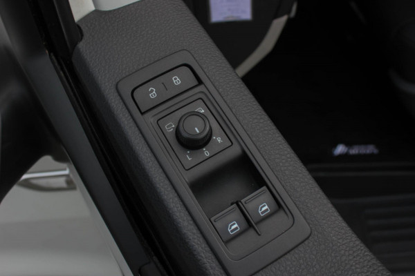 Volkswagen Transporter 2.0 TDI L2H1 DSG DC 204PK JB-EDTION / LEDEREN BEKLEDING / TREKHAAK / APPLE CARPLAY / AIRCO / NIEUWSTAAT