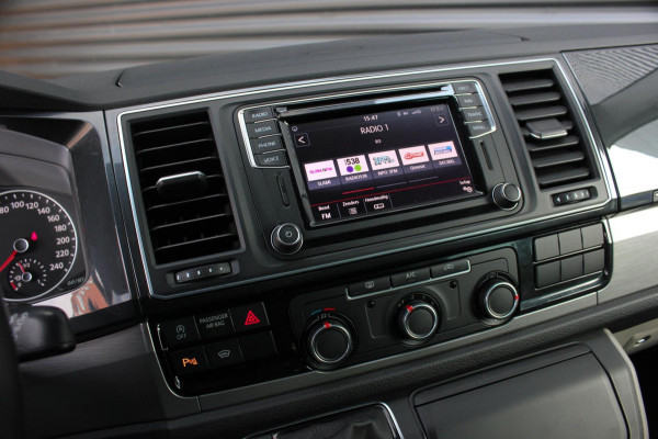 Volkswagen Transporter 2.0 TDI L2H1 DSG DC 204PK JB-EDTION / LEDEREN BEKLEDING / TREKHAAK / APPLE CARPLAY / AIRCO / NIEUWSTAAT