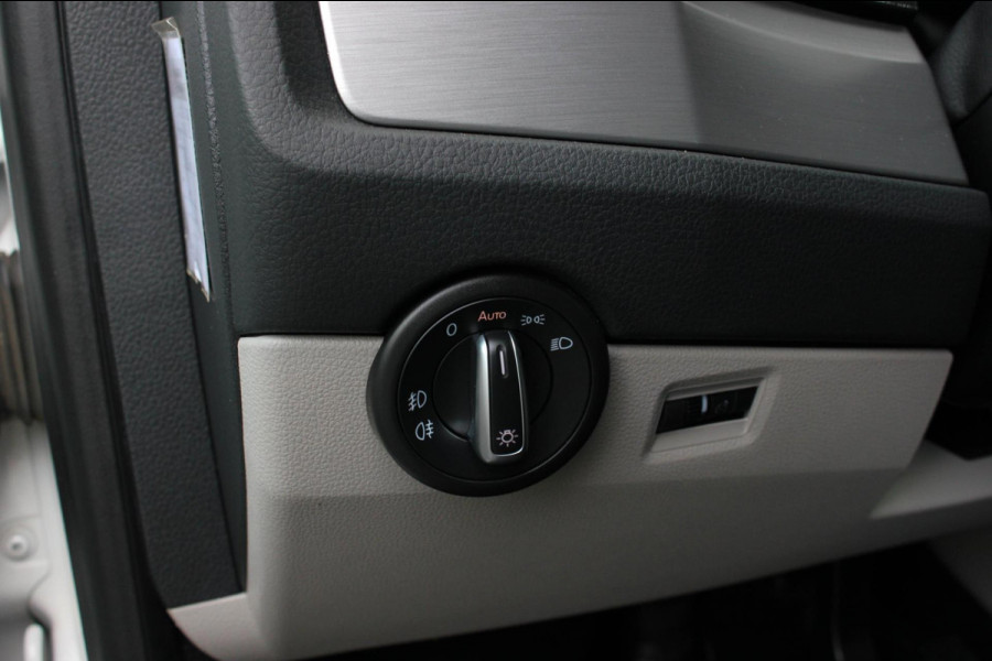 Volkswagen Transporter 2.0 TDI L2H1 DSG DC 204PK JB-EDTION / LEDEREN BEKLEDING / TREKHAAK / APPLE CARPLAY / AIRCO / NIEUWSTAAT