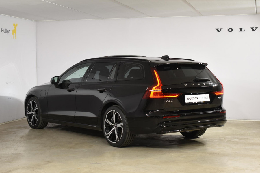 Volvo V60 T6 350PK Automaat Plug-in hybrid AWD Ultra Dark / Adaptieve Cruisecontrol / Panoramadak / Stoelverwarming v+a / Stuurverwarming / 360 Camera / Elektrische Stoelen / Head-up Display / 19"