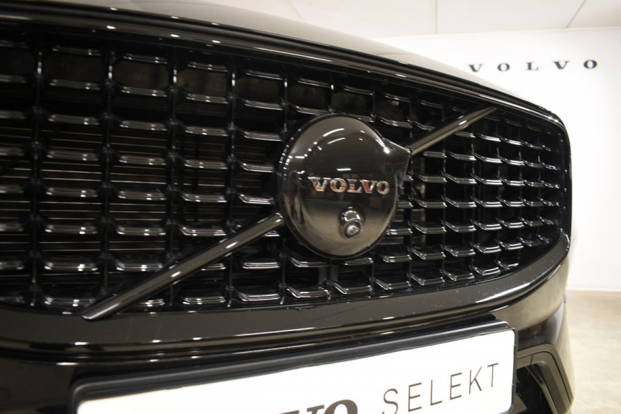 Volvo XC60 T6 350PK Automaat AWD Plus Black Edition / Navigatie / 360 Camera / Head-up Display / Panoramadak / Bowers & Wilkins / Stoelverwarming v+a / Stuurverwarming / 21'' Velgen