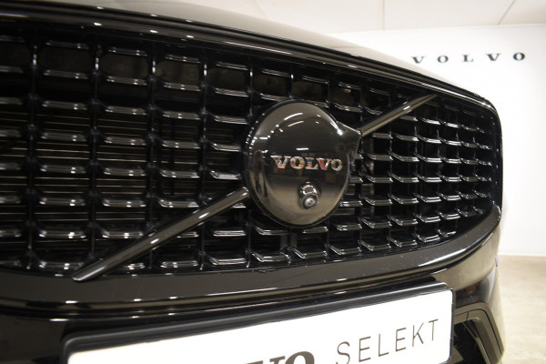 Volvo XC60 T6 350PK Automaat AWD Plus Black Edition / Navigatie / 360 Camera / Head-up Display / Panoramadak / Bowers & Wilkins / Stoelverwarming v+a / Stuurverwarming / 21'' Velgen