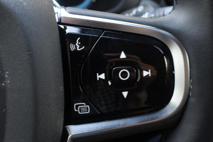 Volvo XC60 T6 350PK Automaat AWD Plus Black Edition / Navigatie / 360 Camera / Head-up Display / Panoramadak / Bowers & Wilkins / Stoelverwarming v+a / Stuurverwarming / 21'' Velgen
