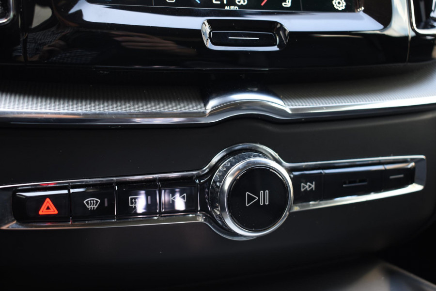 Volvo XC60 T6 350PK Automaat AWD Plus Black Edition / Navigatie / 360 Camera / Head-up Display / Panoramadak / Bowers & Wilkins / Stoelverwarming v+a / Stuurverwarming / 21'' Velgen