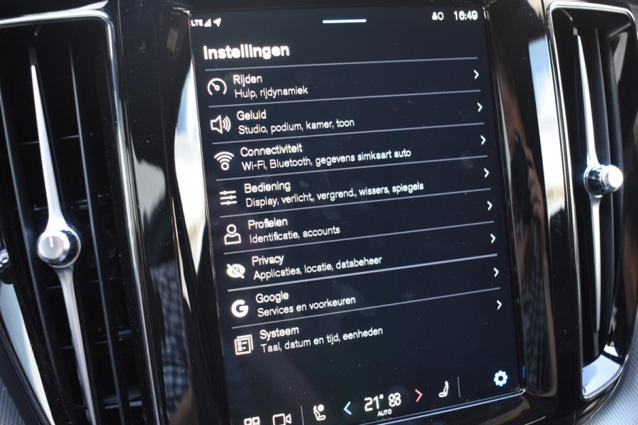 Volvo XC60 T6 350PK Automaat AWD Plus Black Edition / Navigatie / 360 Camera / Head-up Display / Panoramadak / Bowers & Wilkins / Stoelverwarming v+a / Stuurverwarming / 21'' Velgen