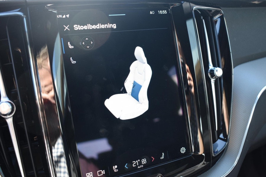 Volvo XC60 T6 350PK Automaat AWD Plus Black Edition / Navigatie / 360 Camera / Head-up Display / Panoramadak / Bowers & Wilkins / Stoelverwarming v+a / Stuurverwarming / 21'' Velgen