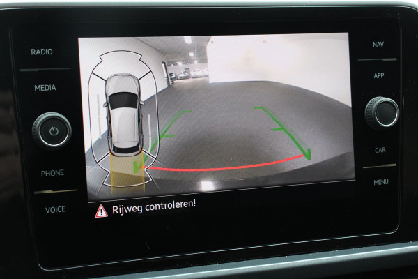 Volkswagen T-Roc 1.5 TSI 150pk DSG Style Volkswagen T-Roc 1.5 TSI Style | Navigatie | Apple Carplay/Android Auto | Parkeersensoren | Camera | Adaptive Cruise Control | Park Assist | Stoel- en stuurverwarming | Elektrische achterklep | LED-koplampen | Getinte ramen