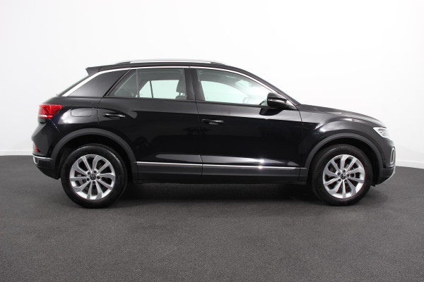 Volkswagen T-Roc 1.5 TSI 150pk DSG Style Volkswagen T-Roc 1.5 TSI Style | Navigatie | Apple Carplay/Android Auto | Parkeersensoren | Camera | Adaptive Cruise Control | Park Assist | Stoel- en stuurverwarming | Elektrische achterklep | LED-koplampen | Getinte ramen