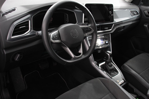 Volkswagen T-Roc 1.5 TSI 150pk DSG Style Volkswagen T-Roc 1.5 TSI Style | Navigatie | Apple Carplay/Android Auto | Parkeersensoren | Camera | Adaptive Cruise Control | Park Assist | Stoel- en stuurverwarming | Elektrische achterklep | LED-koplampen | Getinte ramen
