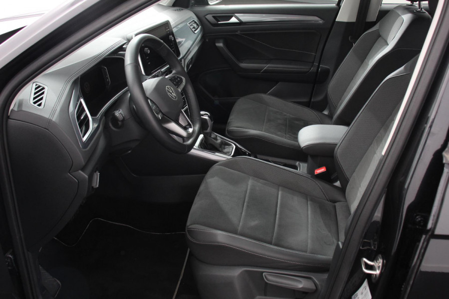 Volkswagen T-Roc 1.5 TSI 150pk DSG Style Volkswagen T-Roc 1.5 TSI Style | Navigatie | Apple Carplay/Android Auto | Parkeersensoren | Camera | Adaptive Cruise Control | Park Assist | Stoel- en stuurverwarming | Elektrische achterklep | LED-koplampen | Getinte ramen
