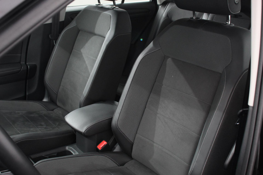 Volkswagen T-Roc 1.5 TSI 150pk DSG Style Volkswagen T-Roc 1.5 TSI Style | Navigatie | Apple Carplay/Android Auto | Parkeersensoren | Camera | Adaptive Cruise Control | Park Assist | Stoel- en stuurverwarming | Elektrische achterklep | LED-koplampen | Getinte ramen